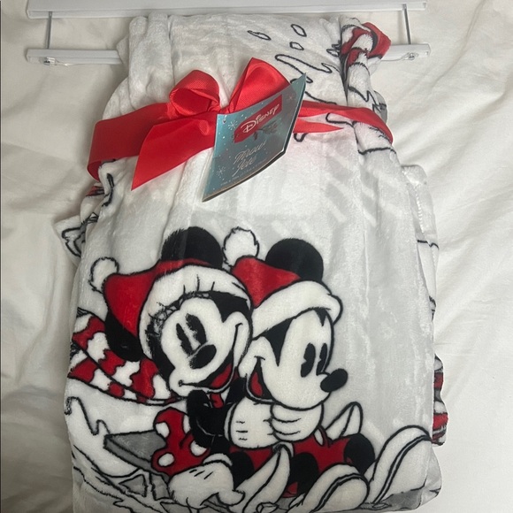 Disney Red and White Mickey and Minnie Blanket - Picture 1 of 1